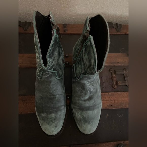 Independent Boot Company Darcy Turquoise Booties size 7 GC - Picture 12 of 14